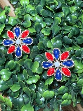 Vintage EMMONS  signed flower earrings clip on